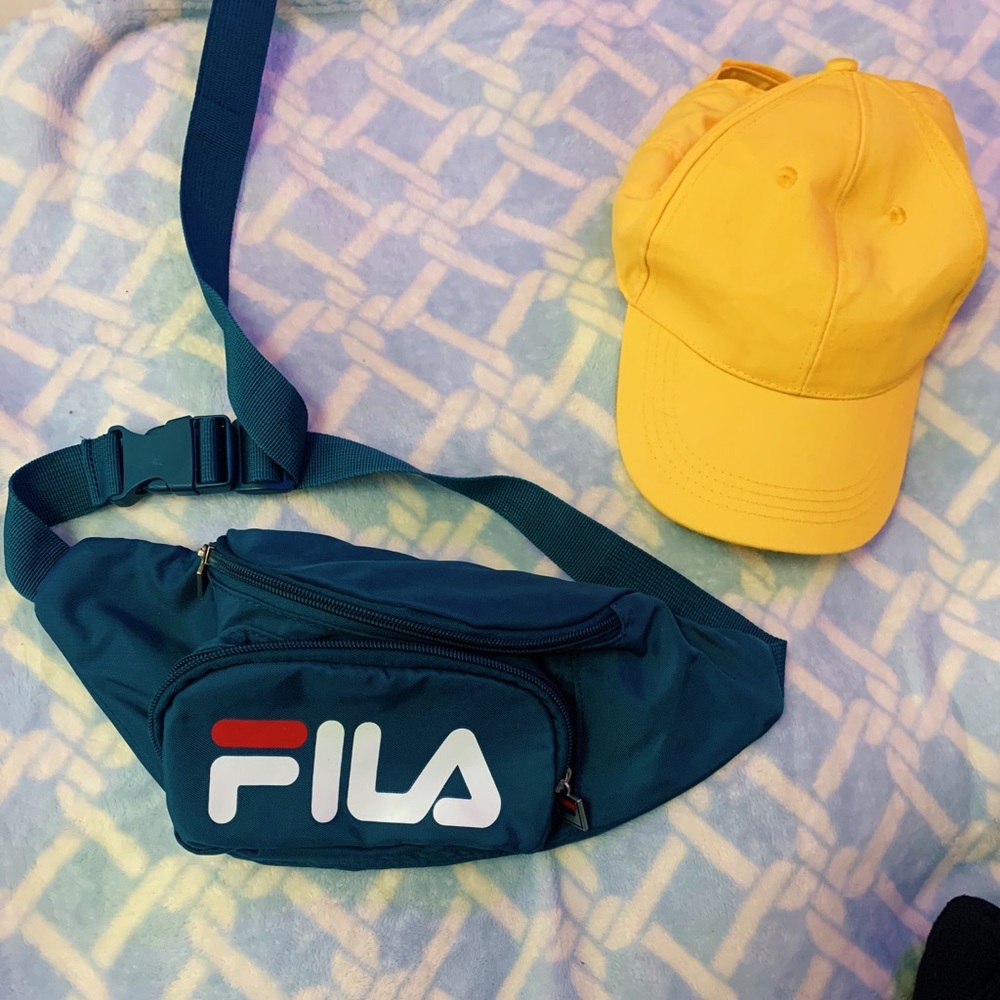 FILA Peacoat Fanny Pack w/ Free Yellow Cap - Picture 1 of 3